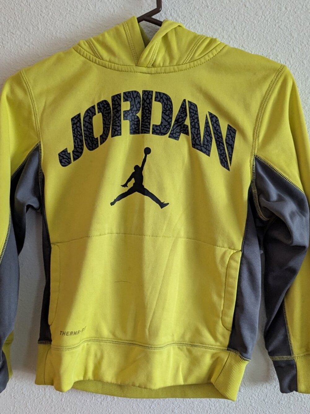 Air Jordan Boys' Hoodie Sweatshirt yellow/ Gray  Youth M (10-12)